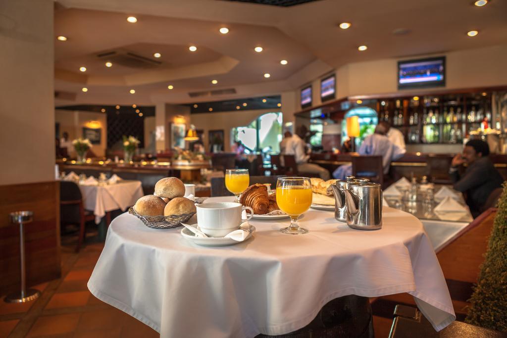 Cafe De Rome Otel Dakar Dış mekan fotoğraf